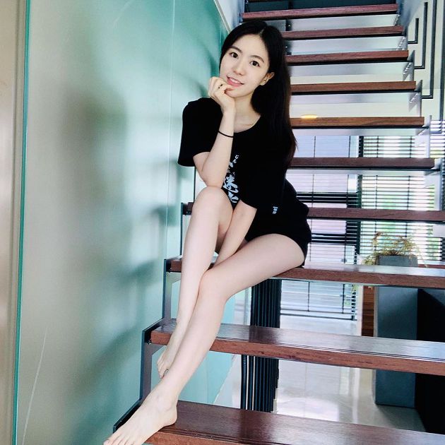 羞曝深溝！清新實況主「深V比基尼」炸出巨球　網：原來有料！