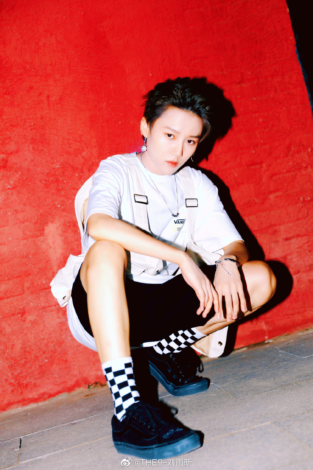 THE9「站位爆爭議」！劉雨昕「C位被邊緣」　粉絲氣炸：根本區別對待