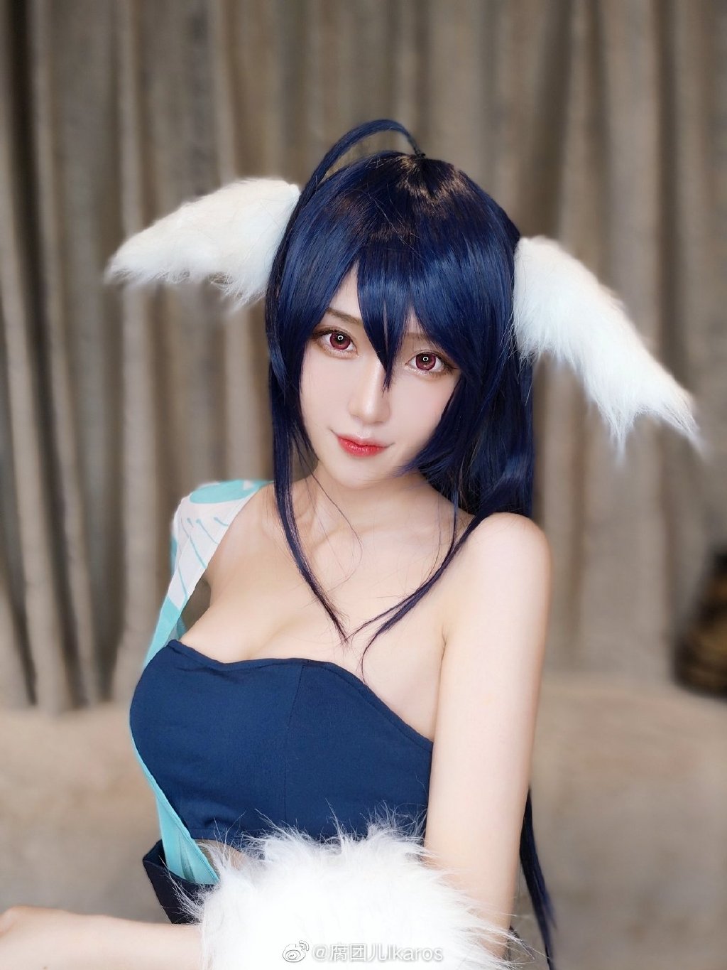 沒穿內內?實況兇妹「旗袍開衩到腰」尺度超狂 網暴動:我舉起來了!