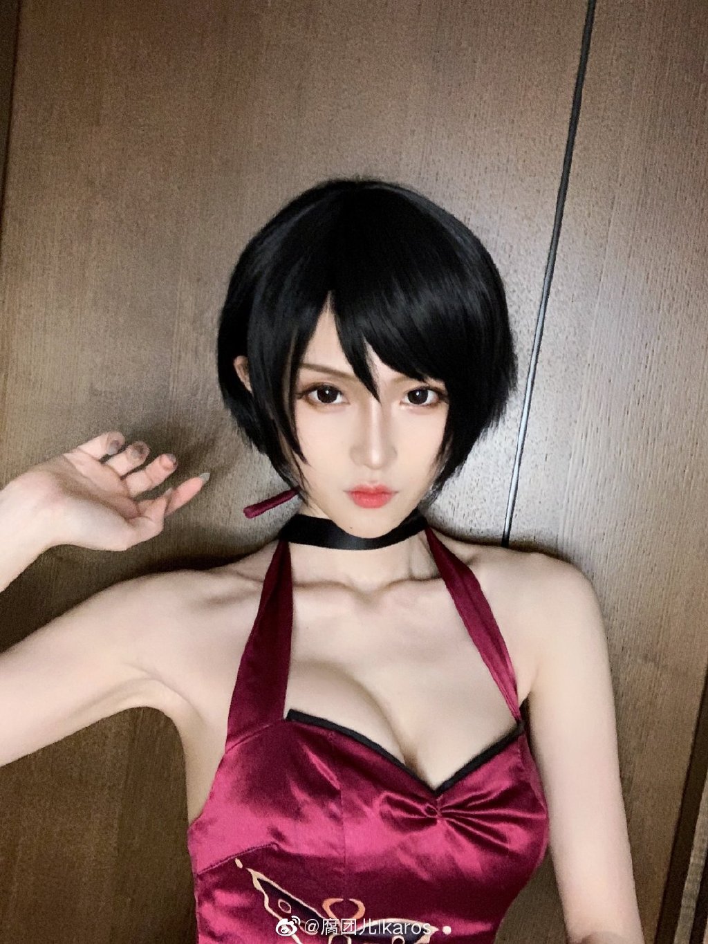 沒穿內內?實況兇妹「旗袍開衩到腰」尺度超狂 網暴動:我舉起來了!