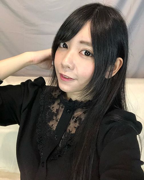 罕曝男友視角!實況正妹「緊身背心」炸出巨球 網:真D香