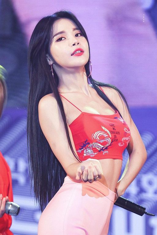 肩膀太漂亮!Dcard舉「3女藝人」成熱門 網:偶像的肉就是不一樣~