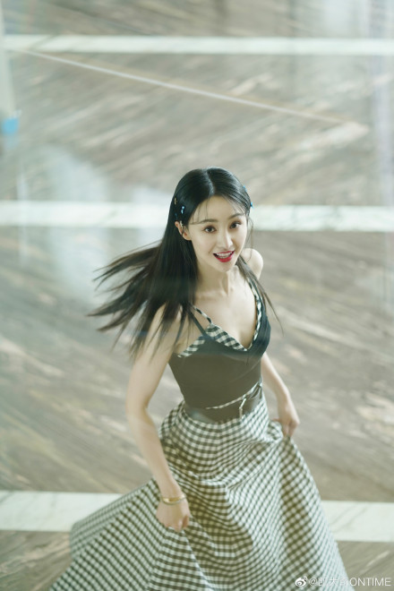 賣T恤挨酸愛錢!鄭爽再被轟「偷竊節目道具」怒回:有人落井下石