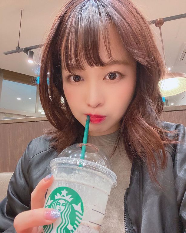 細肩帶包不住！H級日本正妹「雙手一舉」　網全羞喊：太撩