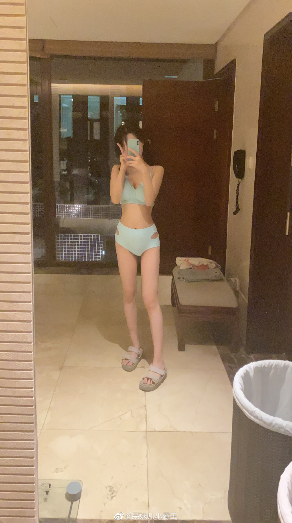 辣爆!實況兇妹「罕曬泳裝照」 「S曲線、長腿」全都露!