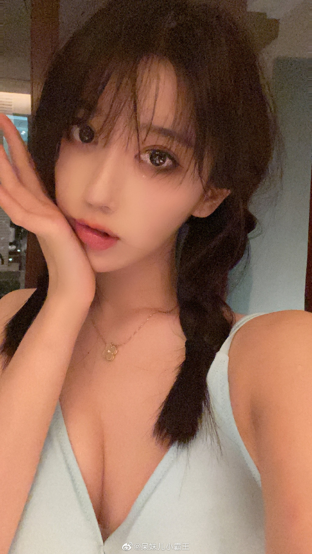 辣爆!實況兇妹「罕曬泳裝照」 「S曲線、長腿」全都露!