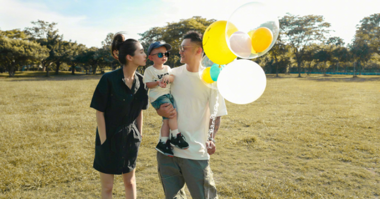 最好的父親節禮物！余文樂再當爸 兒子衣服藏玄機