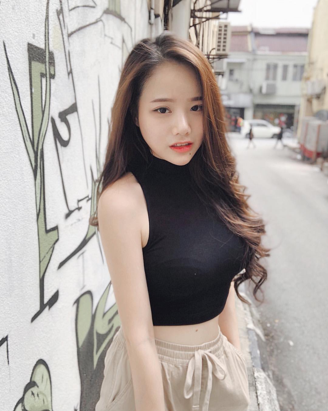 巨球包不住!性感網紅「蜜桃卡內內」:IG滿滿福利!