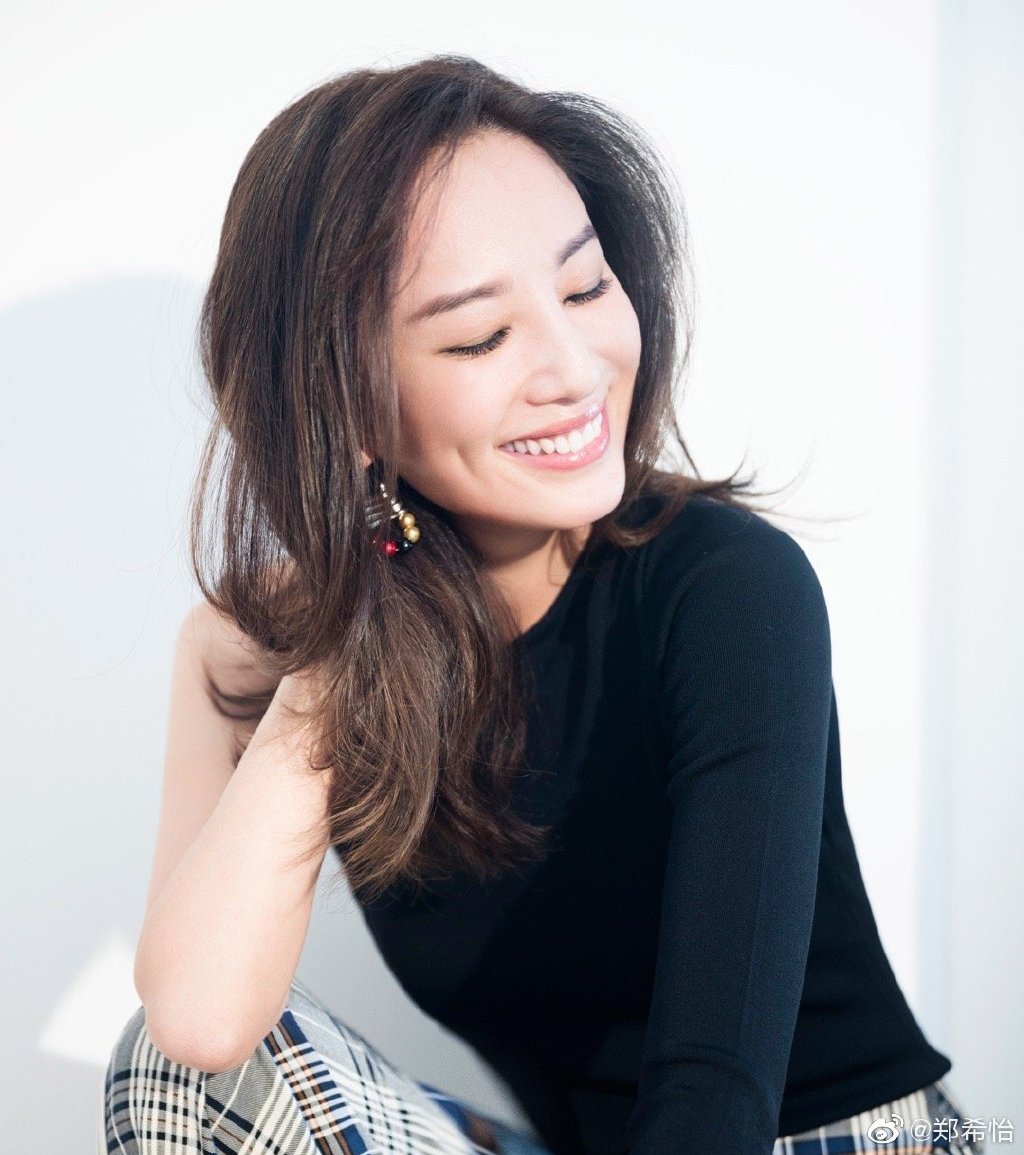 墜樓險喪命!「應采兒閨蜜」曾爆「衣服滑落慘走光」 還被當眾脫褲!