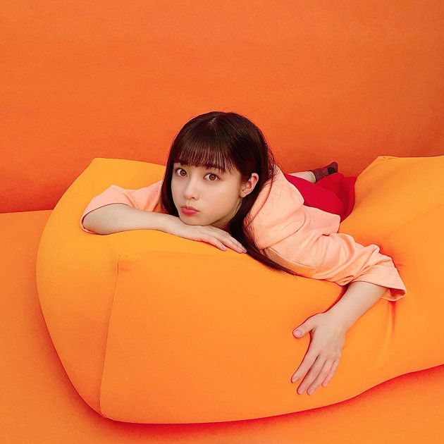 橋本環奈童年照曝光！把爸爸當馬騎　「萌樣曝光」網直呼：岳父