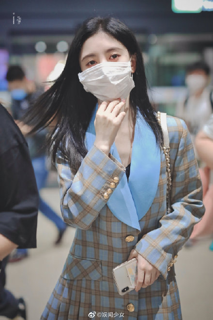 才爆「全身都假的」!中國第一美女「臉比口罩小一圈」 網抓包:太做作