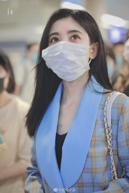 才爆「全身都假的」!中國第一美女「臉比口罩小一圈」 網抓包:太做作