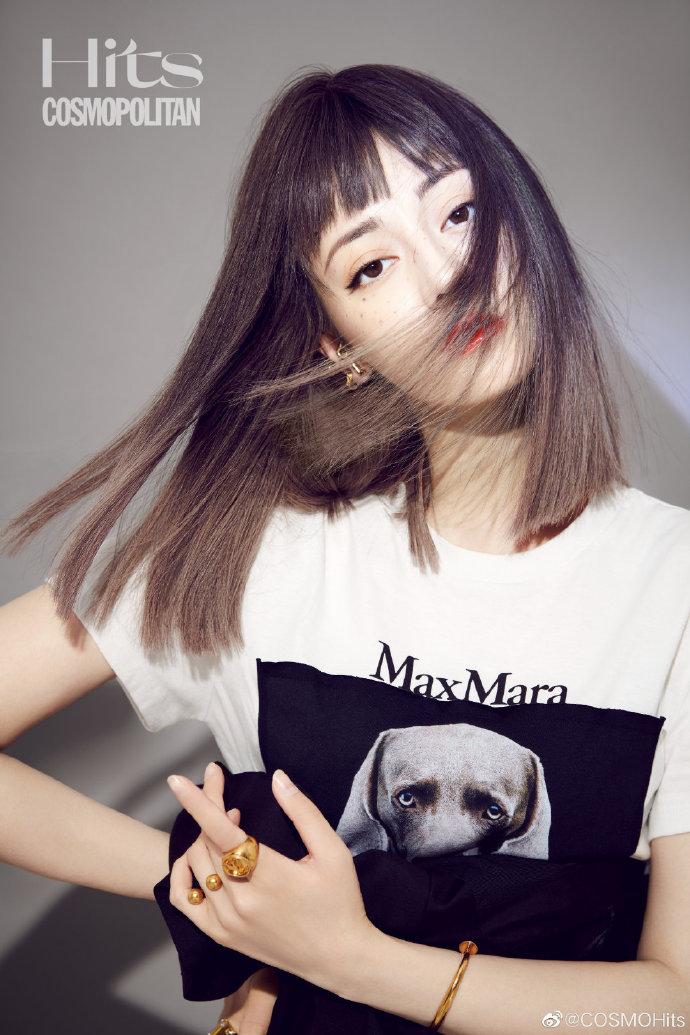 深V擠出半球！迪麗熱巴「新髮型曝光」　網驚：美到不像真人！