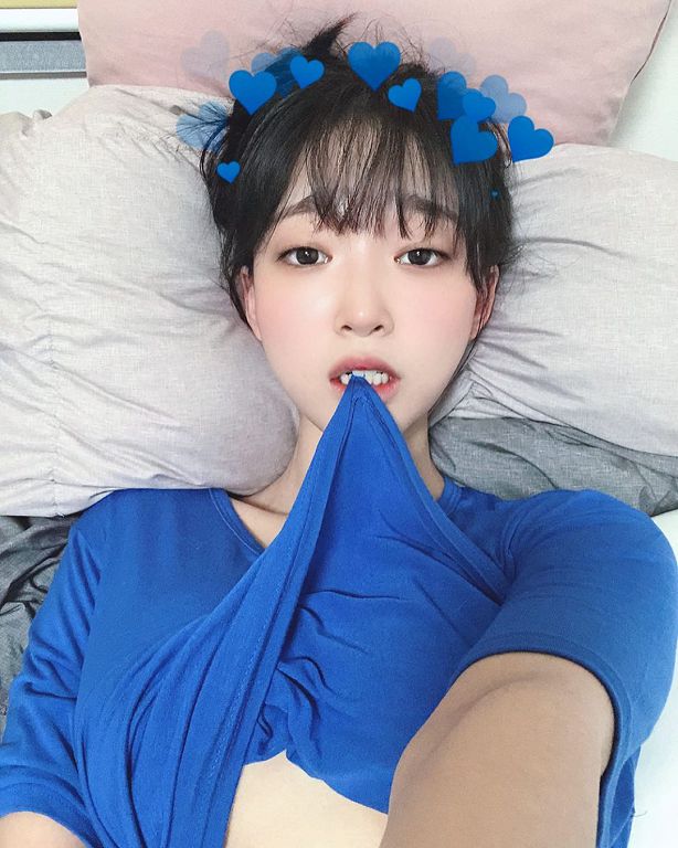 E級巨球遮不住！清純網紅「全身被綁」動不了：春光全外洩～