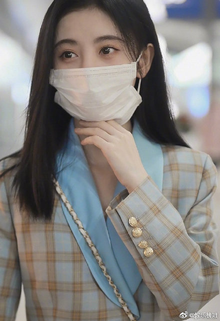 才爆「全身都假的」!中國第一美女「臉比口罩小一圈」 網抓包:太做作