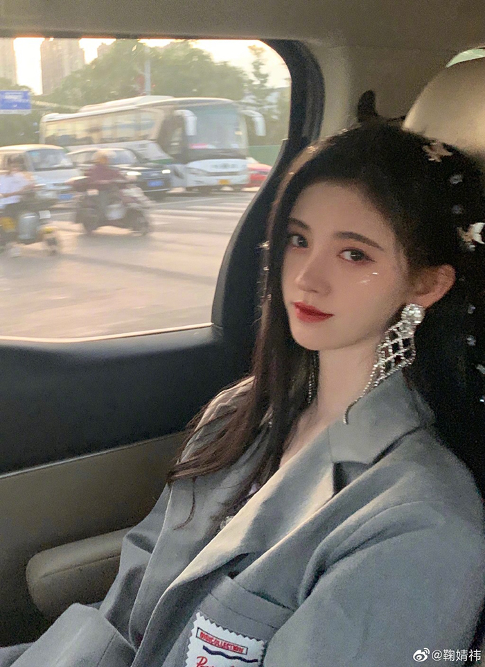 才爆「全身都假的」!中國第一美女「臉比口罩小一圈」 網抓包:太做作