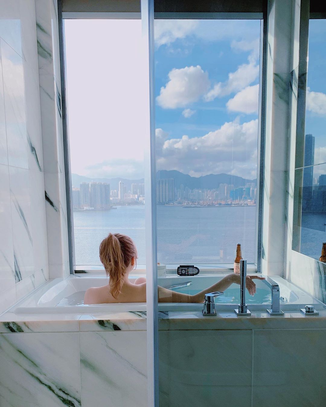 完全沒穿！超兇網紅辣曬「大尺度美照」　網噴血：跪求正面！