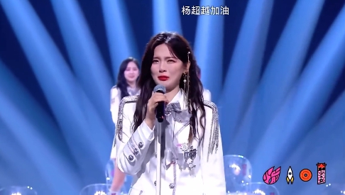 跟老闆吵架第一名！楊超越爆哭「臉腫崩壞」　網全笑歪：終於不用跳舞了