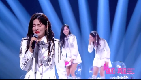 跟老闆吵架第一名！楊超越爆哭「臉腫崩壞」　網全笑歪：終於不用跳舞了