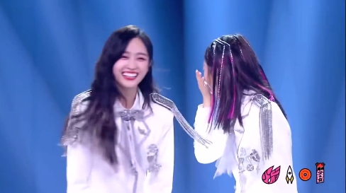 跟老闆吵架第一名！楊超越爆哭「臉腫崩壞」　網全笑歪：終於不用跳舞了