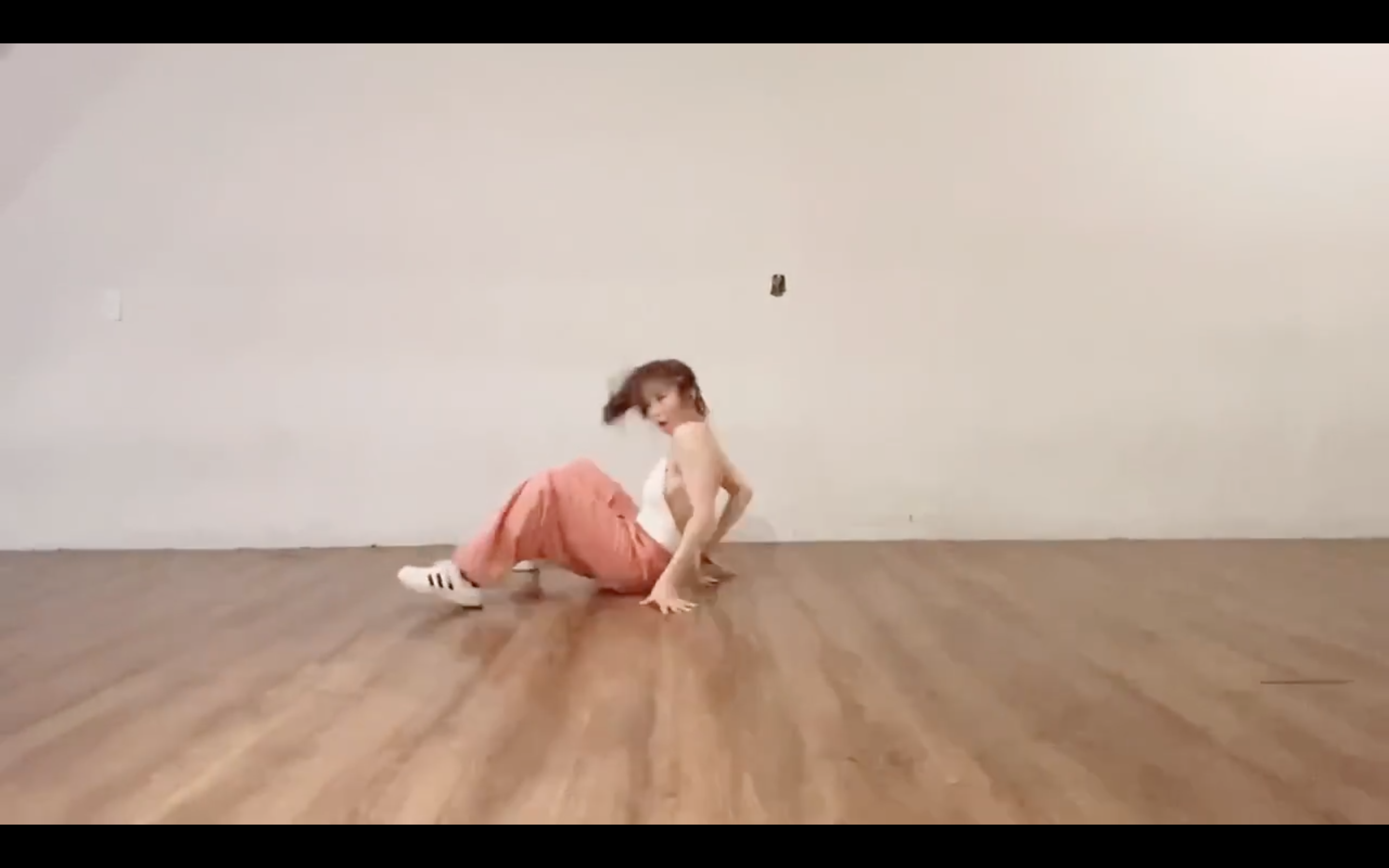 沒有內衣！郭書瑤熱舞胸前狂抖 網大喊：暈船啦