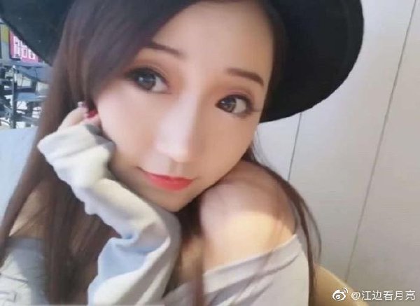 公開約P?直播兇妹「私密部位」全都露 甜喊:任你處置