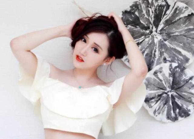 公開約P?直播兇妹「私密部位」全都露 甜喊:任你處置