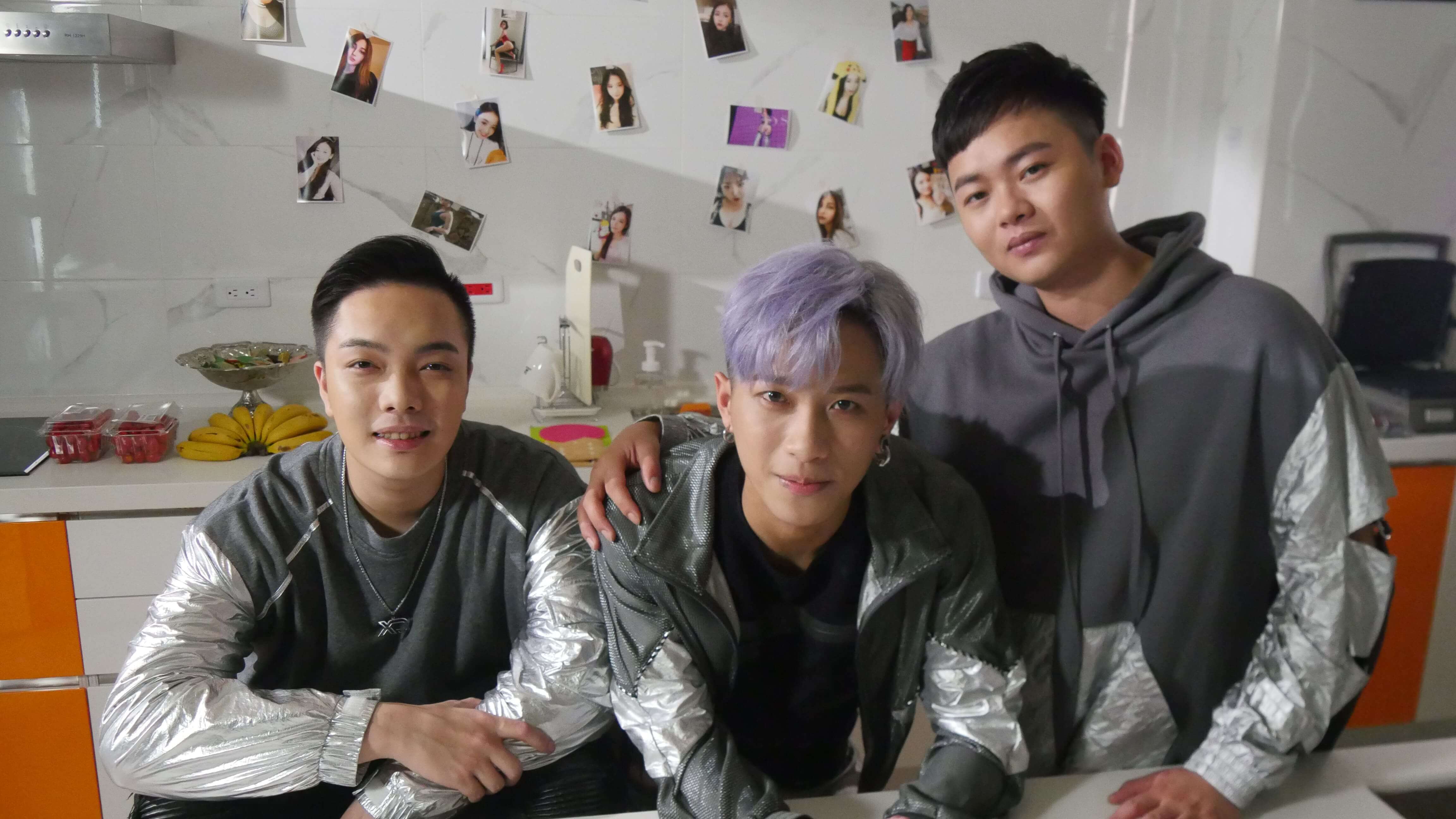 成軍3年終出道!男團「躺床被女網紅撫摸」 羞認:差點按耐不住