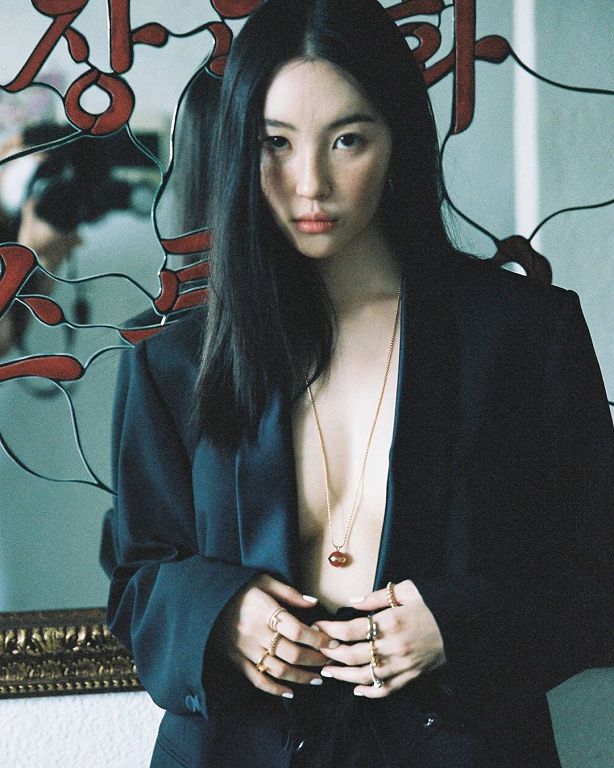 宣美單穿西裝外套「南半球線條」太兇! 正面回應「動手腳」謠言