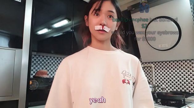 為賺15萬斗內!企鵝妹「直播剃毛」家人嚇哭 網嘆:太犧牲