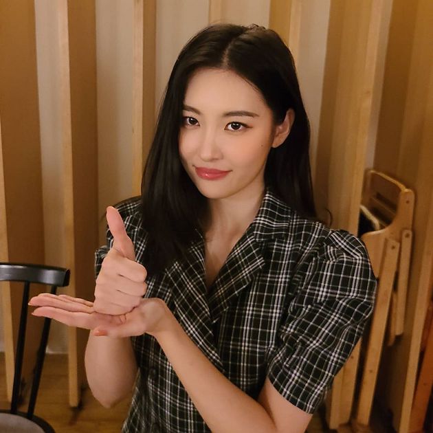 宣美單穿西裝外套「南半球線條」太兇! 正面回應「動手腳」謠言