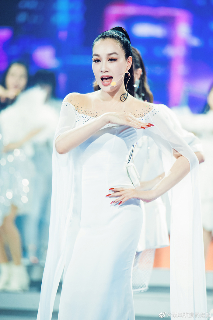 說好的不剪？鍾麗緹《乘風破浪的姐姐》「耳環突然消失」　網傻眼：欺騙觀眾