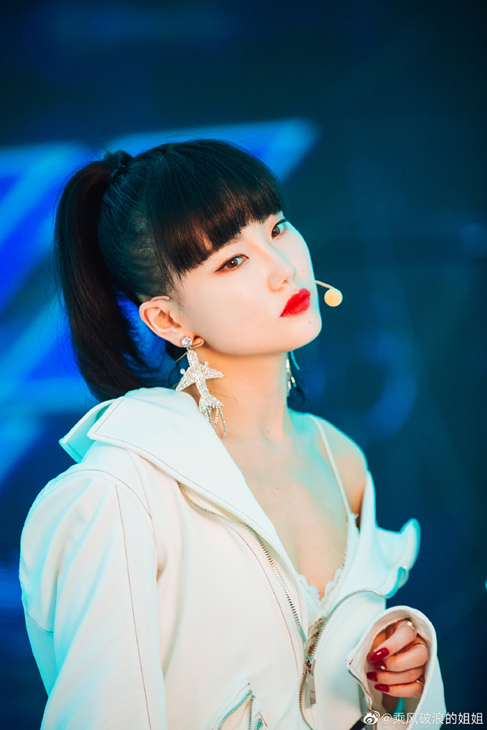 說好的不剪？鍾麗緹《乘風破浪的姐姐》「耳環突然消失」　網傻眼：欺騙觀眾