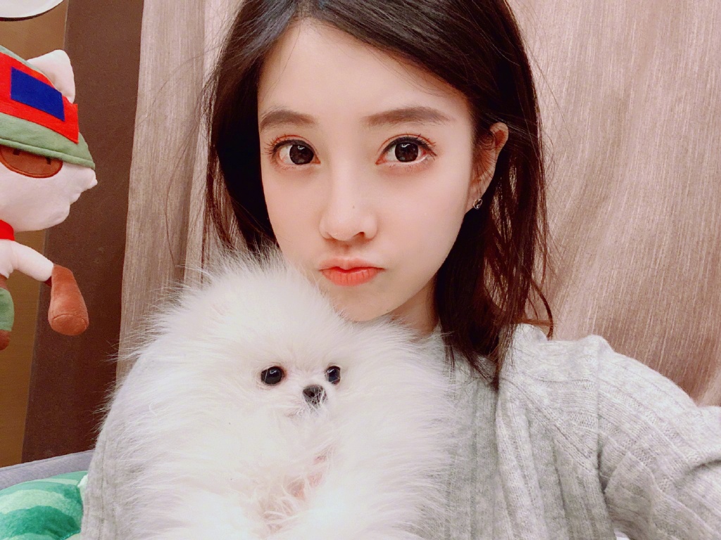 女神崩壞？馮提莫「手一抬」炸出毛叢叢　網驚：好噁心