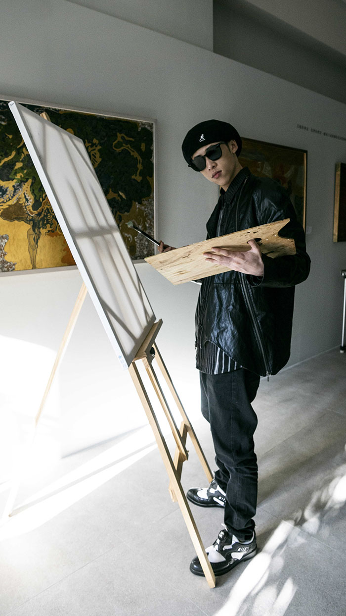 嘻哈新血「艾文」轉大人 同台短髮美女拍MV超害羞!