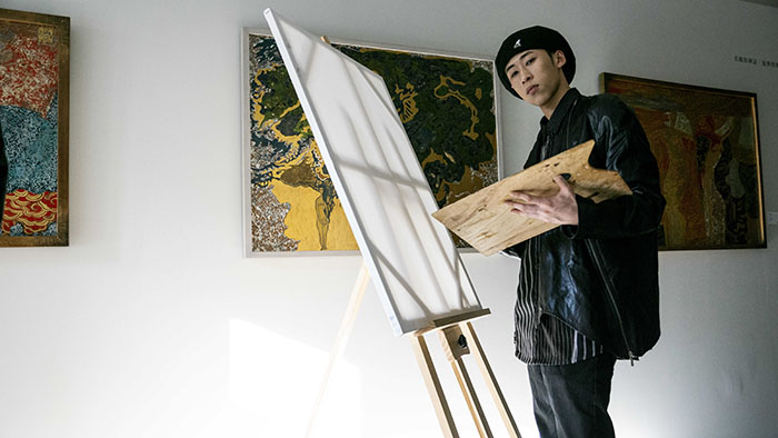 嘻哈新血「艾文」轉大人 同台短髮美女拍MV超害羞!