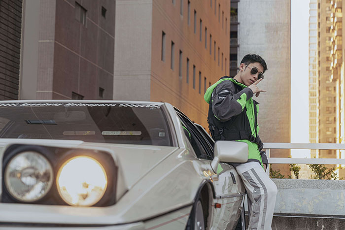 嘻哈新血「艾文」轉大人 同台短髮美女拍MV超害羞!