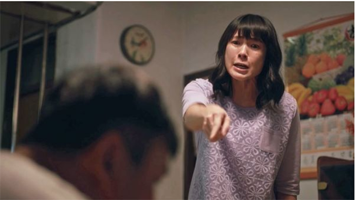 美鳳 (曾珮瑜 飾)。阿祈的老婆,職業是家庭主婦。曾為愛放棄自己的夢想抱負,踏入平凡家庭生活。但卻不能理解先生整天好高騖遠、異想天開的個性。