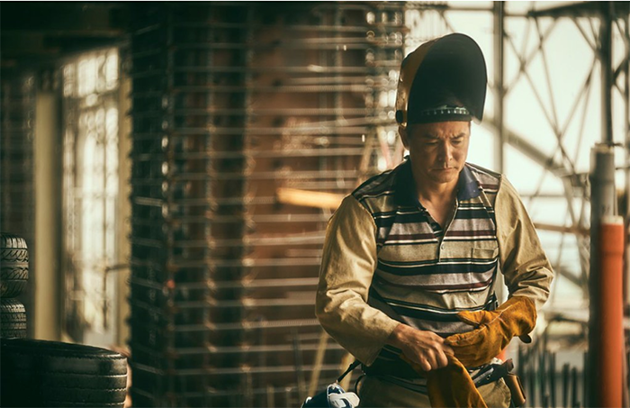 林明祈-阿祈(李銘順 飾)。阿欽的哥哥,兄弟兩都是工地的鐵工。最大的興趣就是做發財夢,幻想自己做過無數個「奇幻投資」。儘管屢次失敗,卻自喻有鱷魚般堅定、不認命的精神。