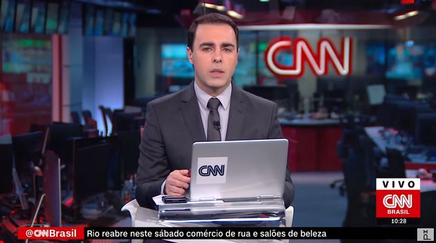 記者現場連線「突遇流浪漢」！「亮刀搶劫」全直播：網全嚇歪