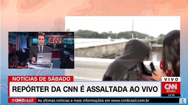 記者現場連線「突遇流浪漢」！「亮刀搶劫」全直播：網全嚇歪]