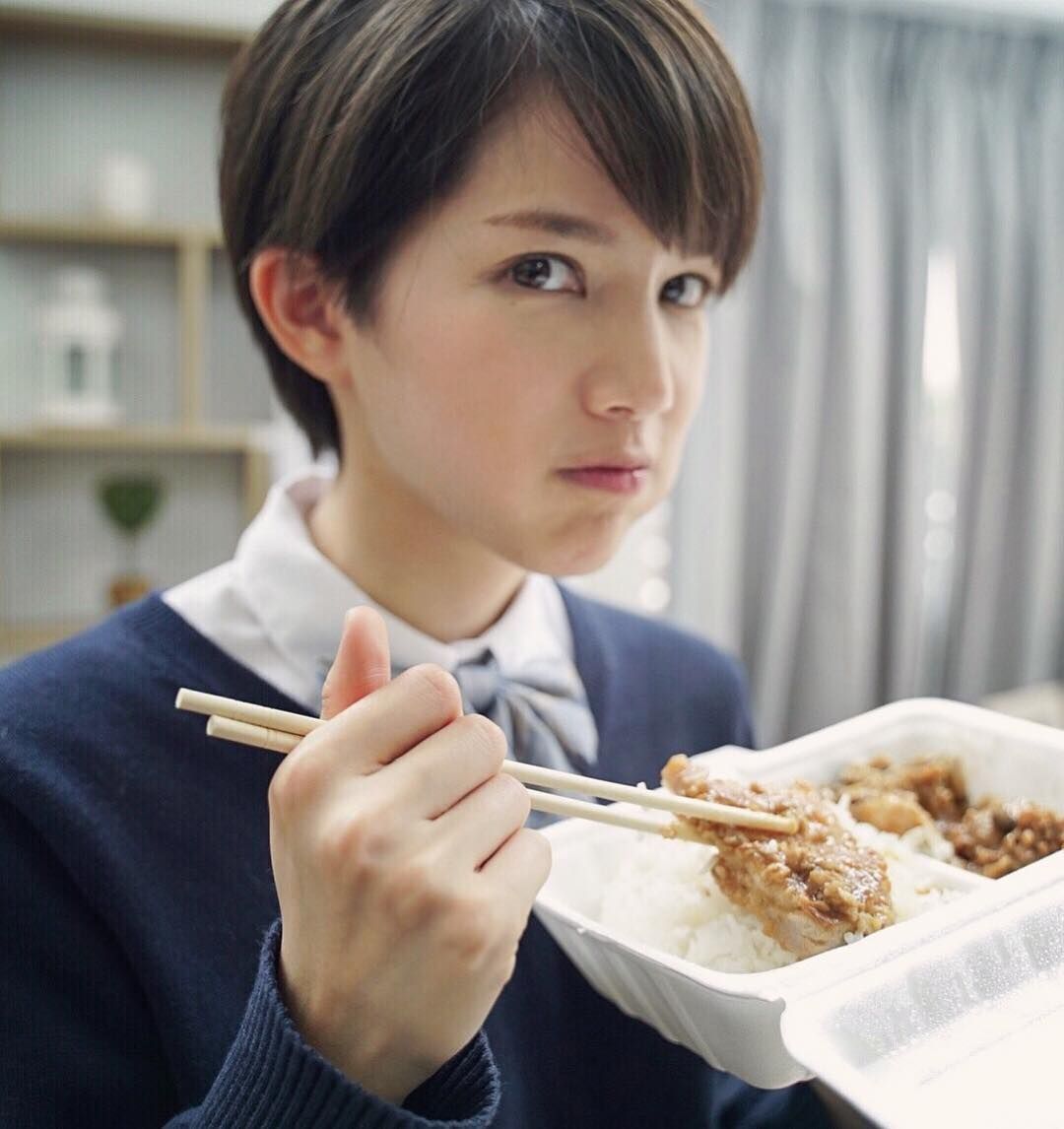 方樂汶（黃翠如飾）。職業是保險代理，心地善良且十分具有正義感。丈夫朱瀚輝在7年前因車禍喪命，為了能好好照顧患有心臟病的女兒及繼子，因而投入保險一行。  方書文（連詩雅飾）。一位優秀的婦產科醫生，對於自己的工作克盡職責，嚴以律己。但因一件往事與姊姊關係疏離，即使她之後主動示好，但姊姊卻繼續躲避，將她拒之千里之外。  古希晨（馬貫東飾）。雖然身為一名亞氏保加症患者，個性固執、說話直接，常常令患者感到尷尬和不悅，但卻有精湛高明的醫術。  姜子優（蘇皓兒飾）。姜煜誠的女兒，媽媽在車禍中喪命後與爸爸相依為命，但與敷親間仍有隔閡，認為父親不了解自己。  莫宇謙（李任燊飾）。子優的暗戀對象，出生於中產家庭，其父親在城中頗有名望。於外國大學畢業後，回流返港，成為電腦專才，並於煜誠拳館當學員，從而認識了煜誠女兒姜子優。