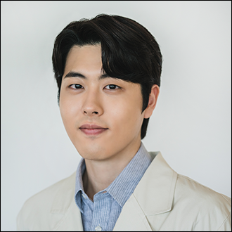 權敏錫(徐俊 飾) 是一位精神科醫生,有著非黑即白的超級僵化個性,為人現實但也十分公私分明。