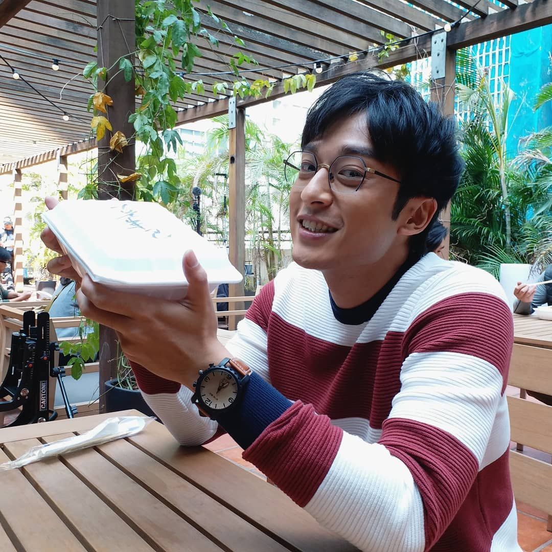 方樂汶（黃翠如飾）。職業是保險代理，心地善良且十分具有正義感。丈夫朱瀚輝在7年前因車禍喪命，為了能好好照顧患有心臟病的女兒及繼子，因而投入保險一行。  方書文（連詩雅飾）。一位優秀的婦產科醫生，對於自己的工作克盡職責，嚴以律己。但因一件往事與姊姊關係疏離，即使她之後主動示好，但姊姊卻繼續躲避，將她拒之千里之外。  古希晨（馬貫東飾）。雖然身為一名亞氏保加症患者，個性固執、說話直接，常常令患者感到尷尬和不悅，但卻有精湛高明的醫術。  姜子優（蘇皓兒飾）。姜煜誠的女兒，媽媽在車禍中喪命後與爸爸相依為命，但與敷親間仍有隔閡，認為父親不了解自己。  莫宇謙（李任燊飾）。子優的暗戀對象，出生於中產家庭，其父親在城中頗有名望。於外國大學畢業後，回流返港，成為電腦專才，並於煜誠拳館當學員，從而認識了煜誠女兒姜子優。