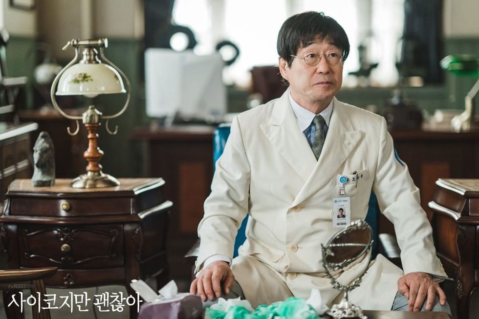 吳志旺(金昌完 飾)。吳志旺是精神病院的創辦人兼院長,是位取得多項博士學位的天才。他十分懂得撫慰人心與治病,並且相信他相信「疼嗎?我也疼。想死嗎?我更想死。不好也沒關係,沒關係醫院」的稀有的治療思想。