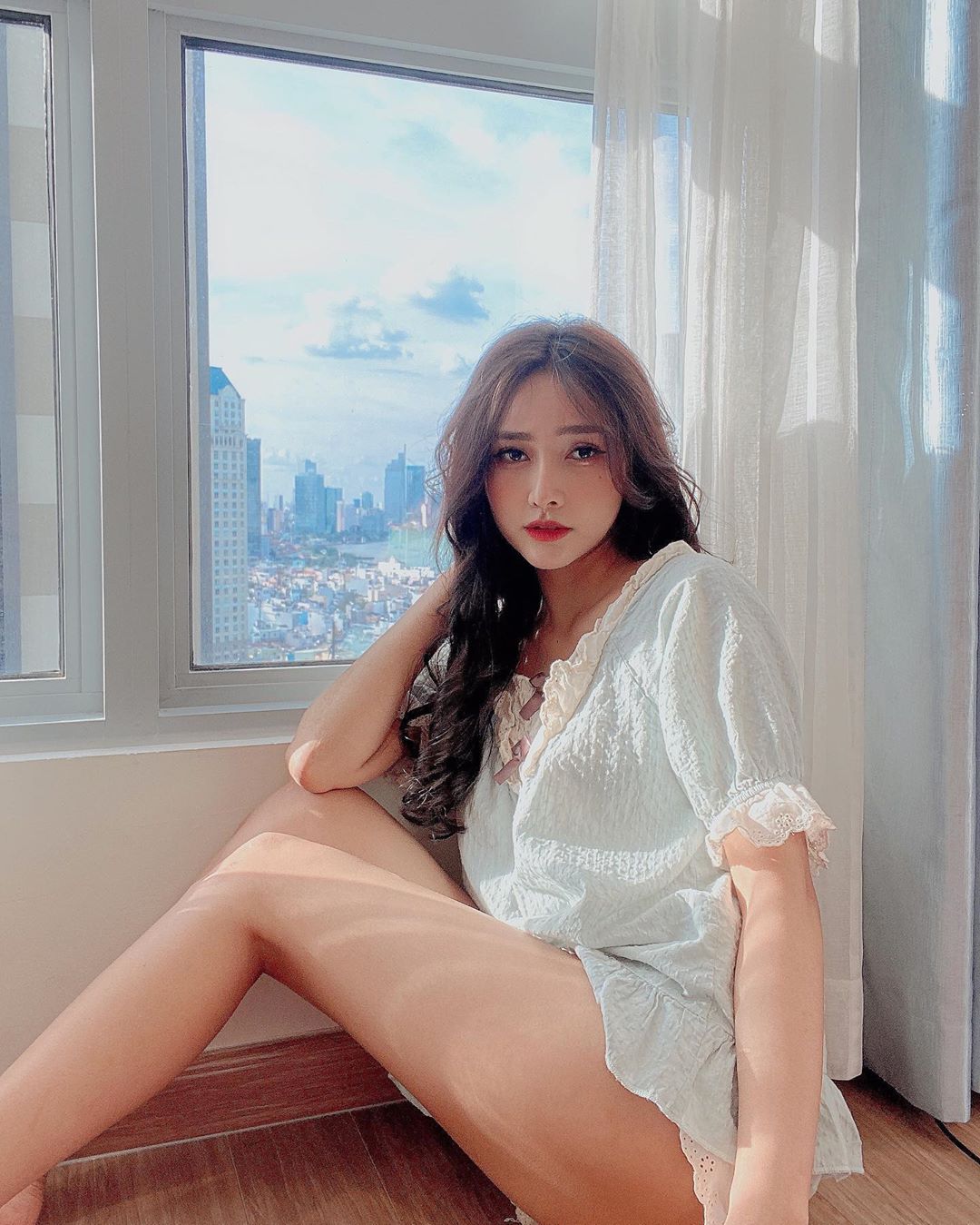 全身只穿內內!超兇正妹「上空辣照」流出 網全暴動:太美!