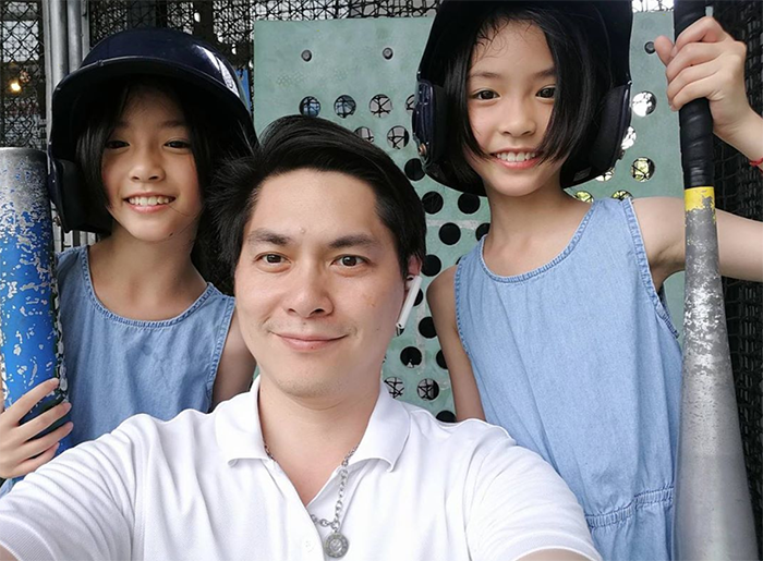  人氣雙胞胎「蘋果西打」父母婚變後發聲：別在孩子面前說有的沒的