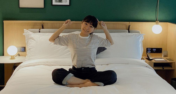 知名Youtuber艾莉莎莎日前開箱前室友Penny位於嘉義的老家，影片上架後廣受好評，Penny也在IG發了一篇長文感嘆這個社會，網友們紛紛至底下留言幫她打氣。