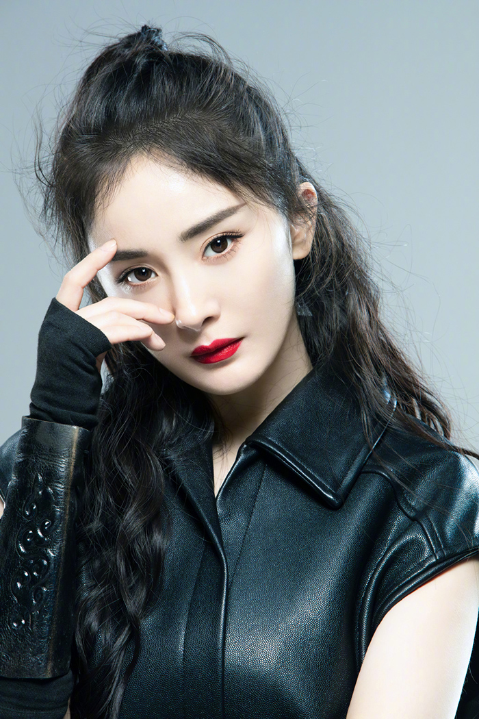 漫畫級身材!楊冪「撐爆旗袍」S曲線全放送 網看傻:真D大!