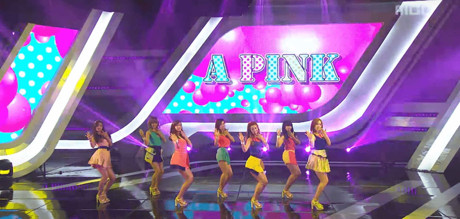 全靠顏值在撐！韓女團打歌服太醜　網狠批：得罪造型師